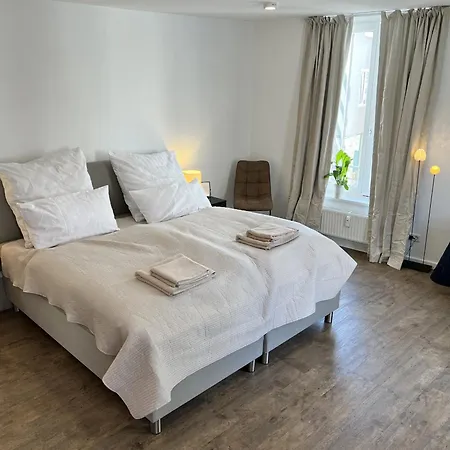 Rosis Geraeumige Citywohnung Im Herzen Schorndorfs - Ideal Fuer Gruppen Und Familen *