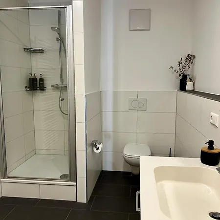 Rosis Geraeumige Citywohnung Im Herzen Schorndorfs - Ideal Fuer Gruppen Und Familen *