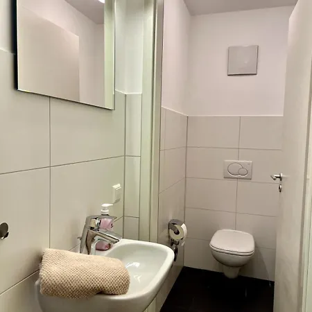 Rosis Geraeumige Citywohnung Im Herzen Schorndorfs - Ideal Fuer Gruppen Und Familen