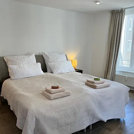 Rosis Geraeumige Citywohnung Im Herzen Schorndorfs - Ideal Fuer Gruppen Und Familen Apartment Schorndorf (Baden-Wurttemberg)