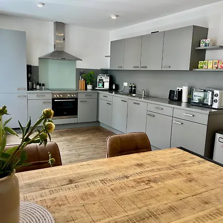 Rosis Geraeumige Citywohnung Im Herzen Schorndorfs - Ideal Fuer Gruppen Und Familen Apartment Schorndorf (Baden-Wurttemberg)