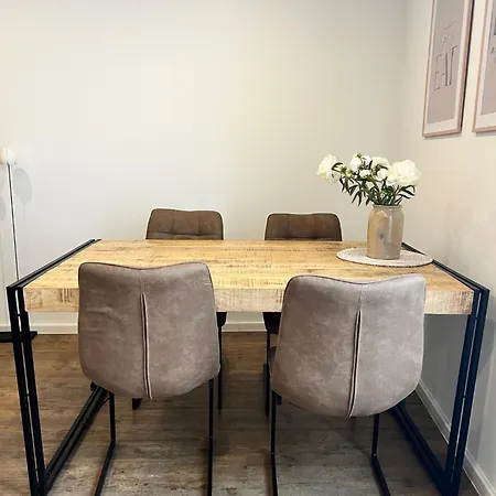 Rosis Geraeumige Citywohnung Im Herzen Schorndorfs - Ideal Fuer Gruppen Und Familen Appartamento
