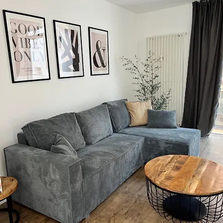 Rosis Geraeumige Citywohnung Im Herzen Schorndorfs - Ideal Fuer Gruppen Und Familen Apartmán *