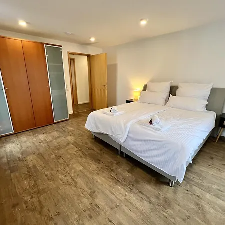 Appartamento Rosis Geraeumige Citywohnung Im Herzen Schorndorfs - Ideal Fuer Gruppen Und Familen *