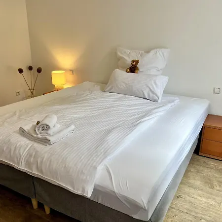 Rosis Geraeumige Citywohnung Im Herzen Schorndorfs - Ideal Fuer Gruppen Und Familen Apartmán