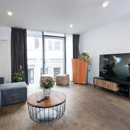 Apartamento Rosis Geräumige Citywohnung Im Herzen Schorndorfs - Ideal Für Gruppen Und Familen Schorndorf (Baden-Wurttemberg)