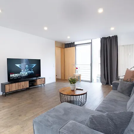 Rosis Geraeumige Citywohnung Im Herzen Schorndorfs - Ideal Fuer Gruppen Und Familen Appartamento *