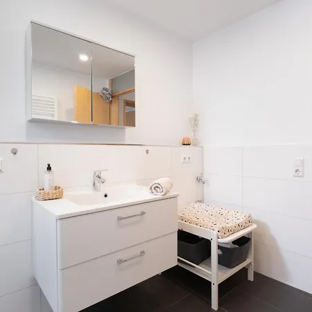 Rosis Geraeumige Citywohnung Im Herzen Schorndorfs - Ideal Fuer Gruppen Und Familen * Schorndorf (Baden-Wurttemberg)