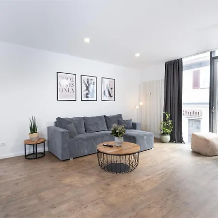 Rosis Geraeumige Citywohnung Im Herzen Schorndorfs - Ideal Fuer Gruppen Und Familen *