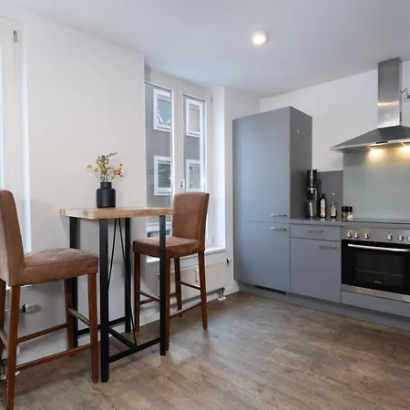 Rosis Geraeumige Citywohnung Im Herzen Schorndorfs - Ideal Fuer Gruppen Und Familen Appartamento