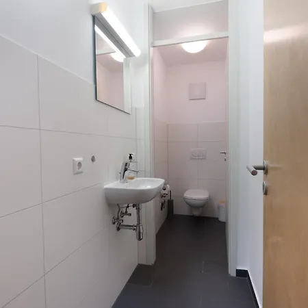 Rosis Geraeumige Citywohnung Im Herzen Schorndorfs - Ideal Fuer Gruppen Und Familen Appartamento