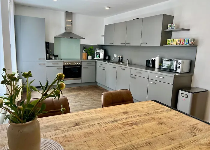 Rosis Geräumige Citywohnung Im Herzen Schorndorfs - Ideal Für Gruppen Und Familen Apartamento Schorndorf (Baden-Wurttemberg)