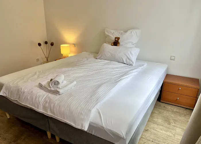 Rosis Geräumige Citywohnung Im Herzen Schorndorfs - Ideal Für Gruppen Und Familen Apartamento